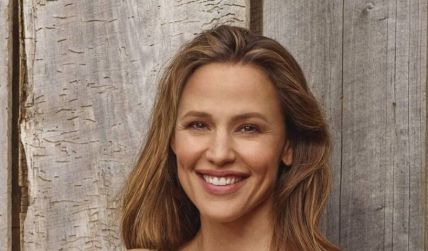 Jennifer Garner is dating John Miller.